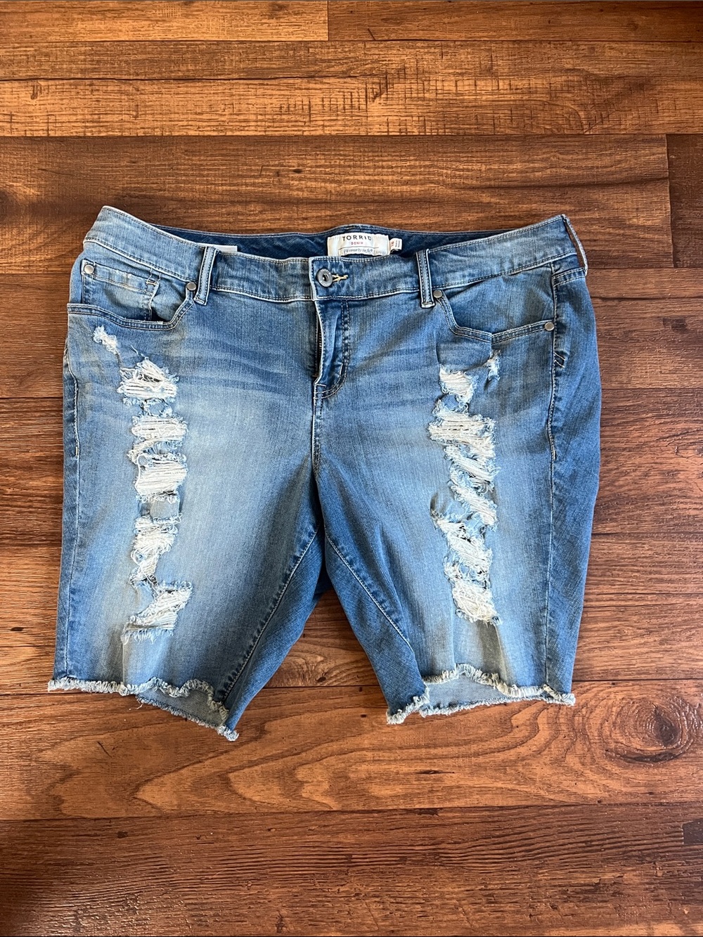torrid Light Wash Boyfriend Denim Shorts